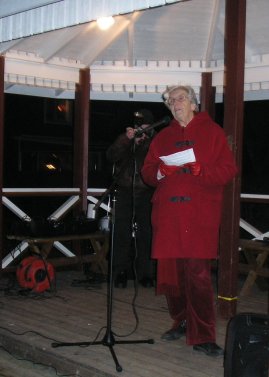 Anne-Marie Lenander  berättar om Östansjös historia.